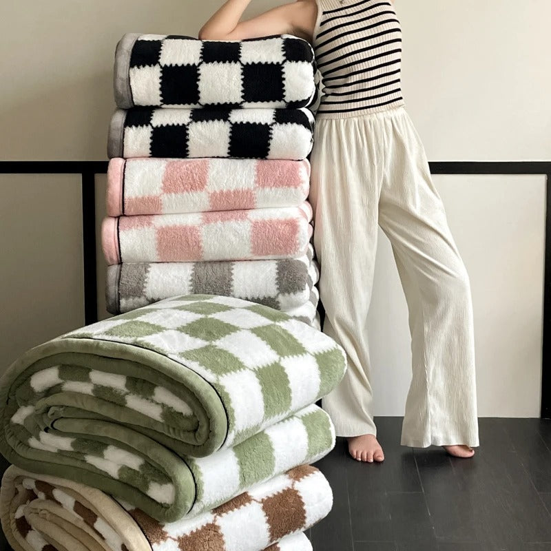 Checkerboard Plush Fleece Throw Blanket — Double-Layer Warmth for Fall & Winter
