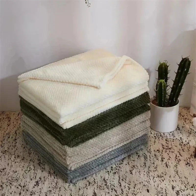 Plush Japan Style Fleece Blanket – Fluffy Sofa and Bed Throw, Solid or Plaid Design