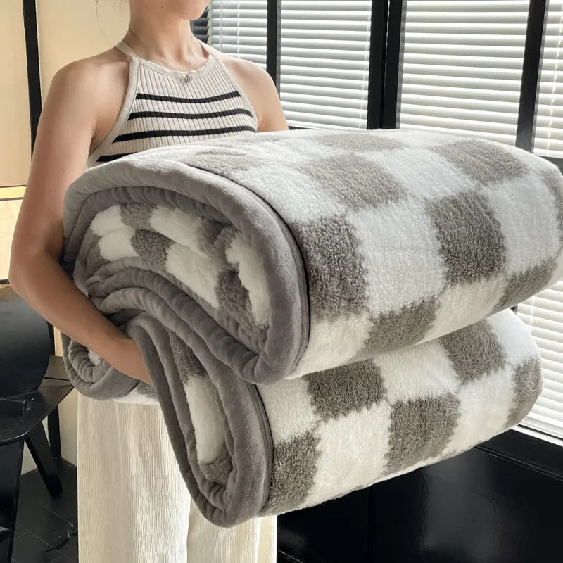 Checkerboard Plush Fleece Throw Blanket — Double-Layer Warmth for Fall & Winter