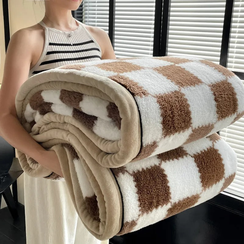 Checkerboard Plush Fleece Throw Blanket — Double-Layer Warmth for Fall & Winter