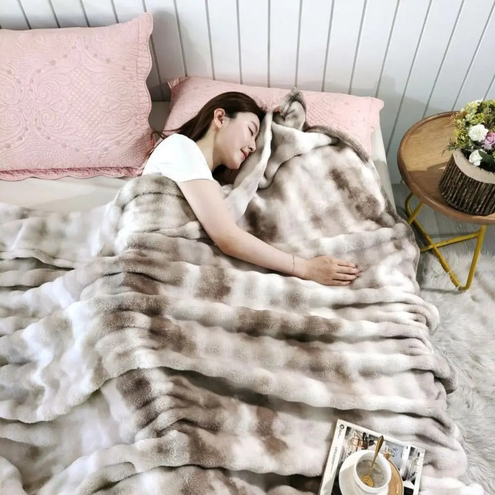 Faux Rabbit Fur Throw Blanket – Soft Double-Sided Warm Skin-Friendly Quilted Blanket for Sofa, Bed & Home