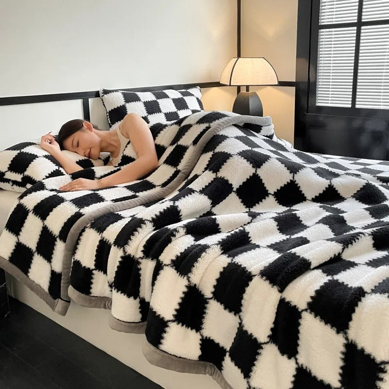 Checkerboard Plush Fleece Throw Blanket — Double-Layer Warmth for Fall & Winter