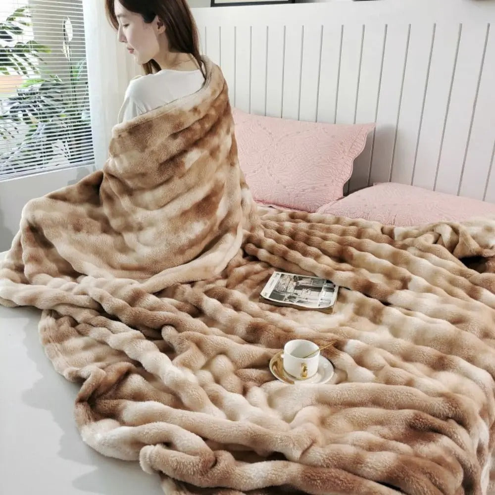 Faux Rabbit Fur Throw Blanket – Soft Double-Sided Warm Skin-Friendly Quilted Blanket for Sofa, Bed & Home