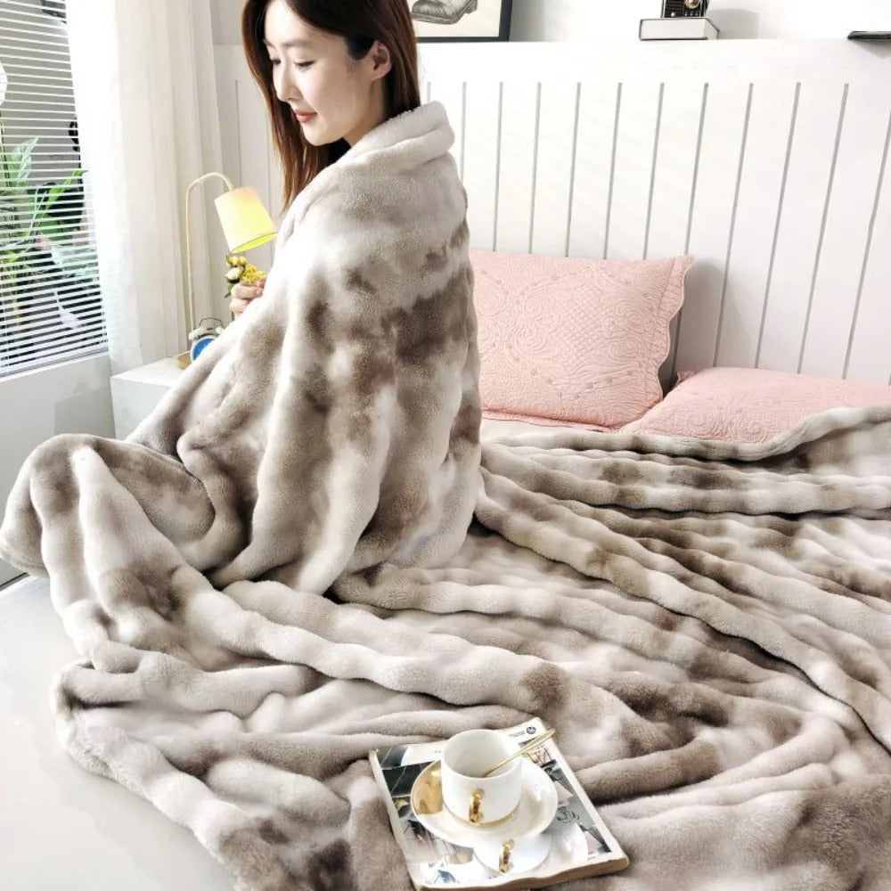 Faux Rabbit Fur Throw Blanket – Soft Double-Sided Warm Skin-Friendly Quilted Blanket for Sofa, Bed & Home