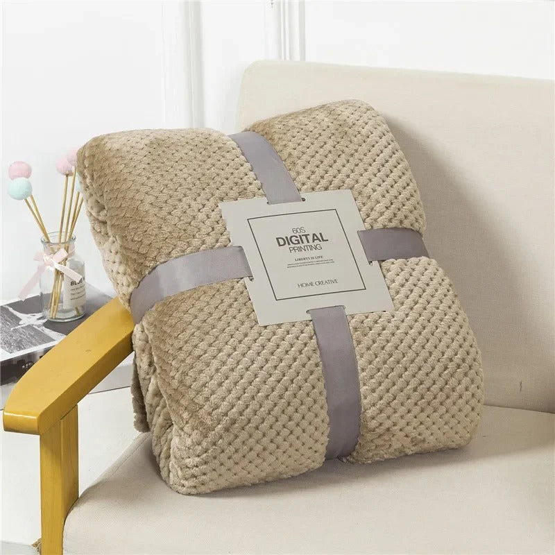 Plush Japan Style Fleece Blanket – Fluffy Sofa and Bed Throw, Solid or Plaid Design