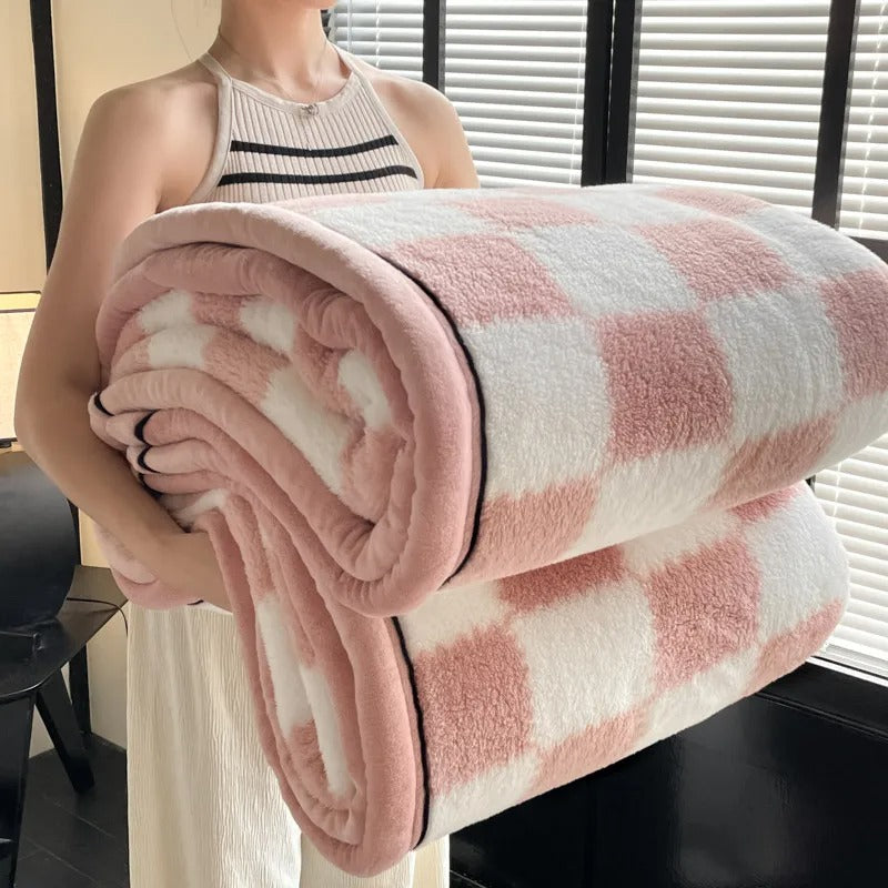 Checkerboard Plush Fleece Throw Blanket — Double-Layer Warmth for Fall & Winter